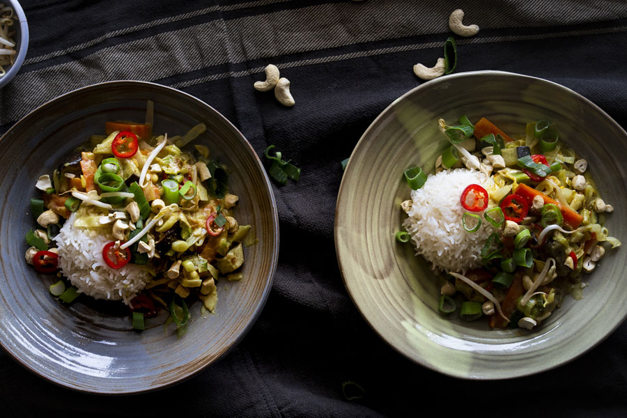 Veggie Rezept Asia Wok Mit Curry Kokos Erdnuss Sauce Und Basmatireis Jedes Essen Zahlt