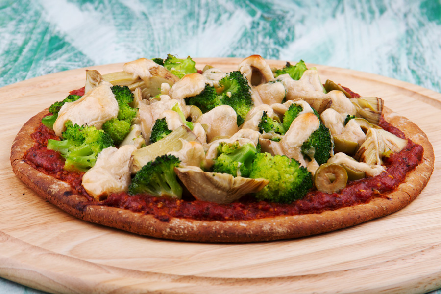 Veggie-Rezept: GreenView-Pizza mit Artischocken, Brokkoli, Oliven und ...