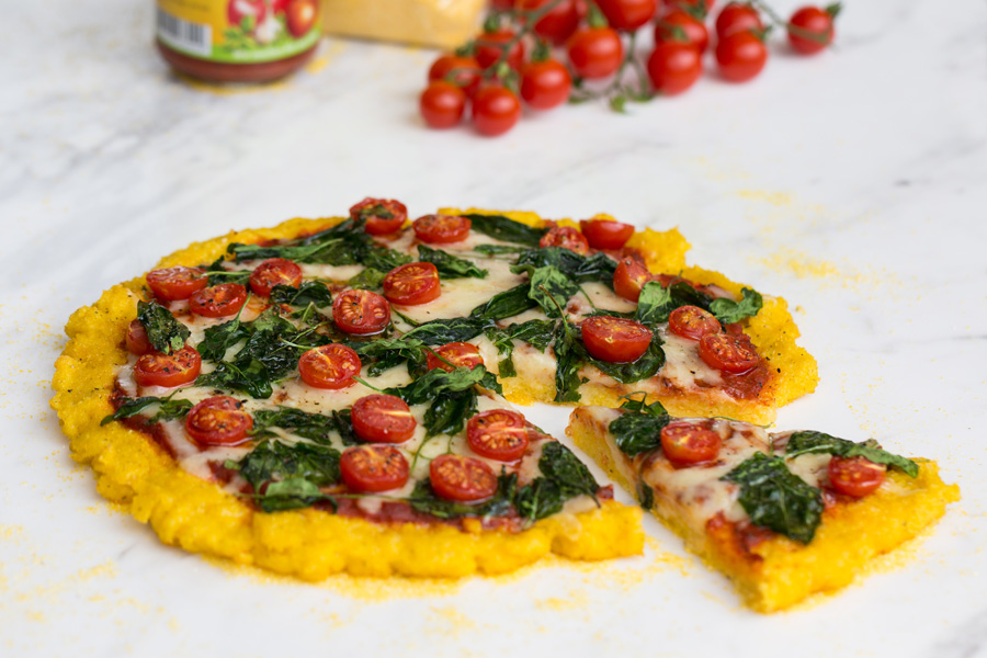 Veggie-Rezept: Polenta-Pizza mit Spinat und Kirschtomaten - Jedes Essen ...