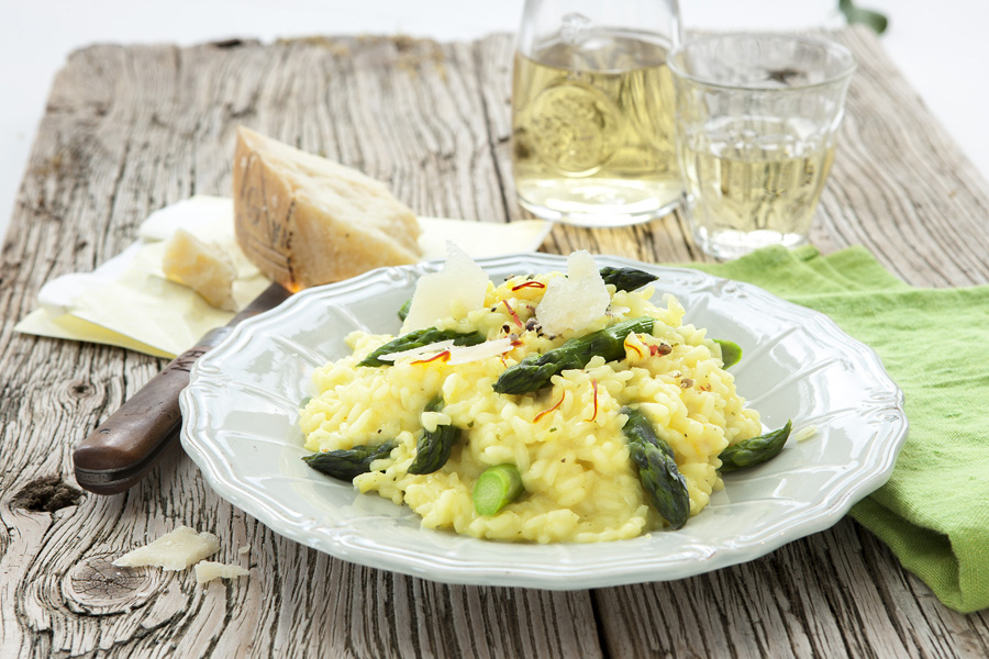 Veggie-Rezept: Safranrisotto mit grünem Spargel - Jedes Essen zählt