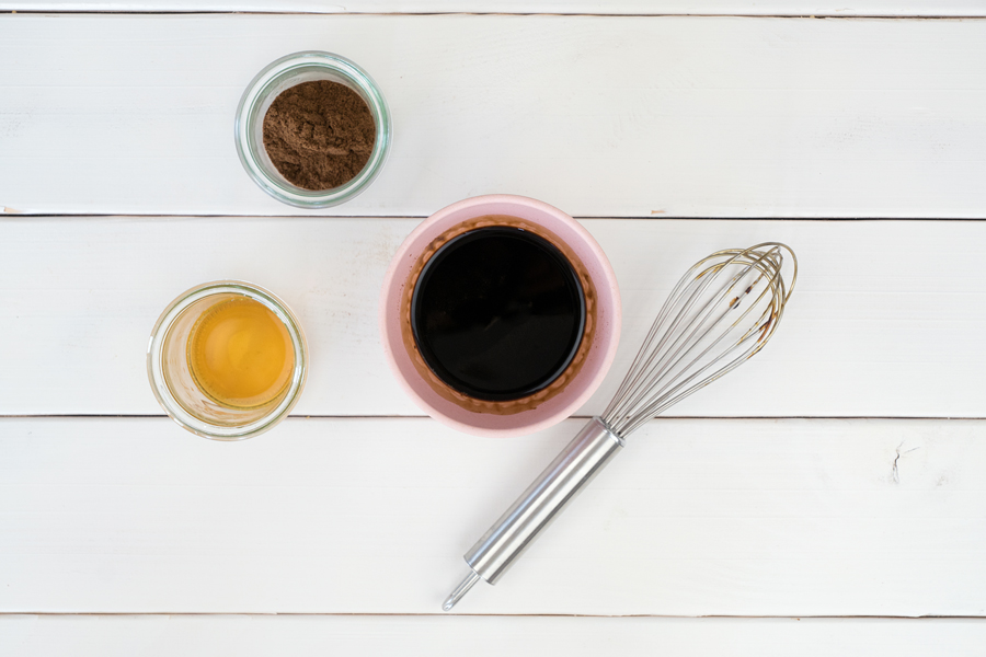 Für den Trunk nun den verbleibenden Amaretto mit dem Getreidekaffee verrühren.