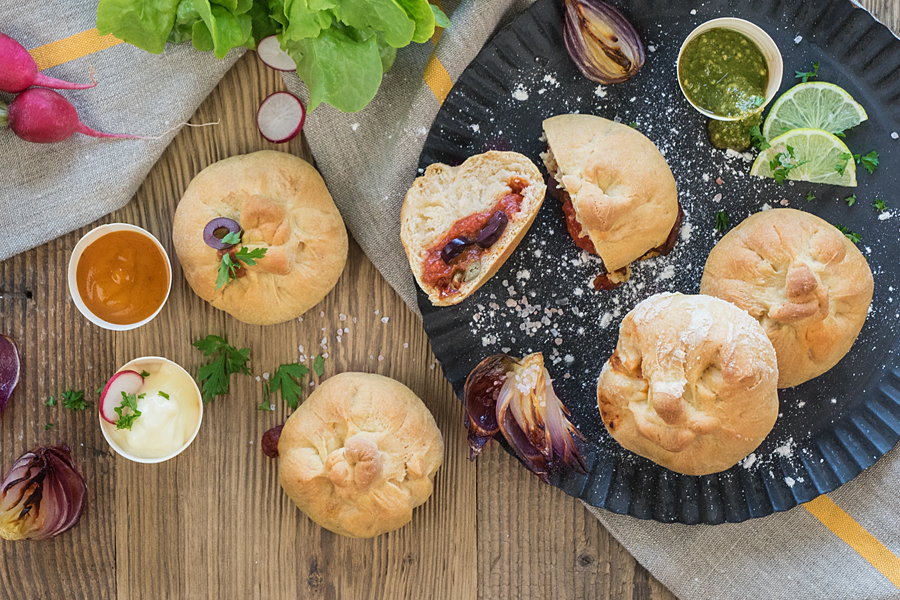 Antipasti-Grillbrötchen