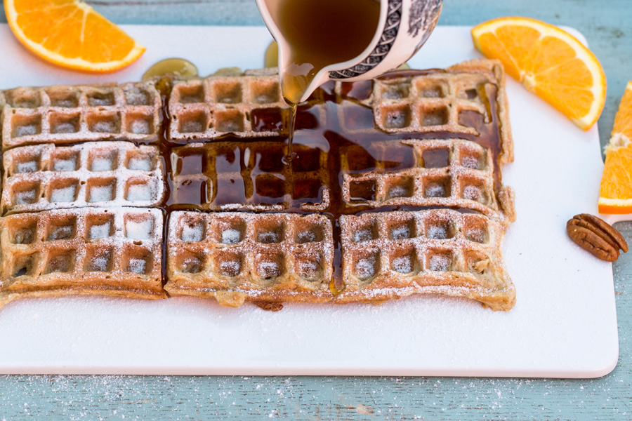 Buttermilch-Waffeln mit Frühstücksbrei Ayurveda