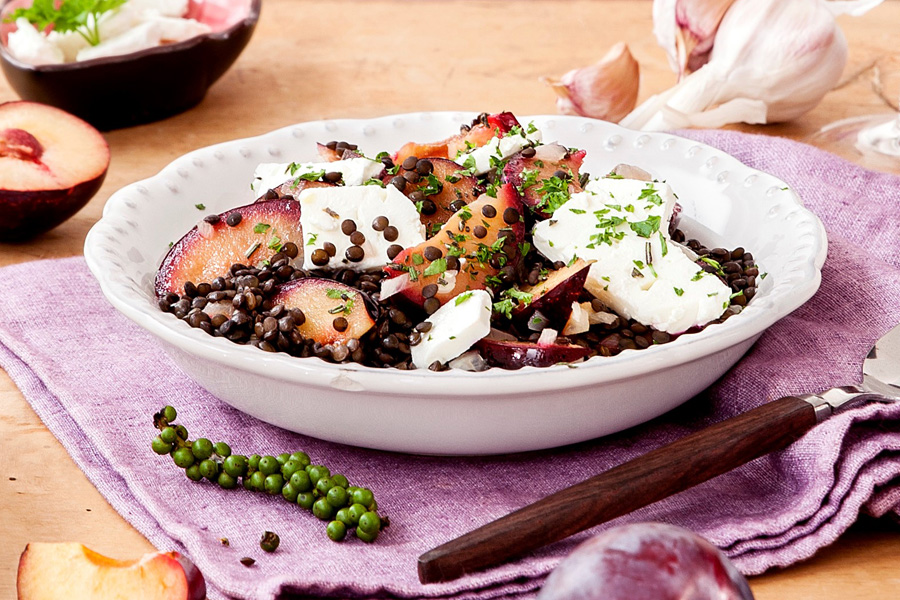 Veggie-Rezept: Beluga Linsen-Salat mit Pflaumen und Feta - Jedes Essen ...