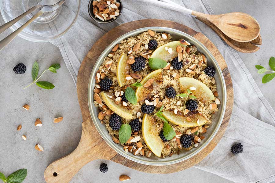 Süßer Couscous-Salat mit Honigmelone und Beeren