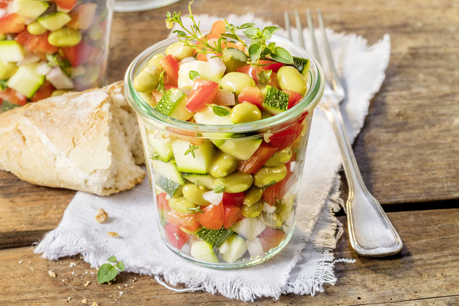 Veggie-Rezept: Edamamé-Bohnen-Salat mit buntem Gemüse - Jedes Essen zählt
