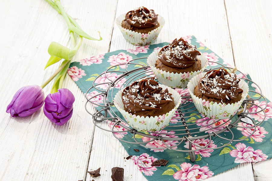 Kokos-Cupcakes mit Schokocreme Häubchen
