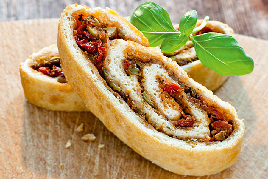 Veggie-Rezept: Pesto-Rolle mit Tomaten und Oliven - Jedes Essen zählt