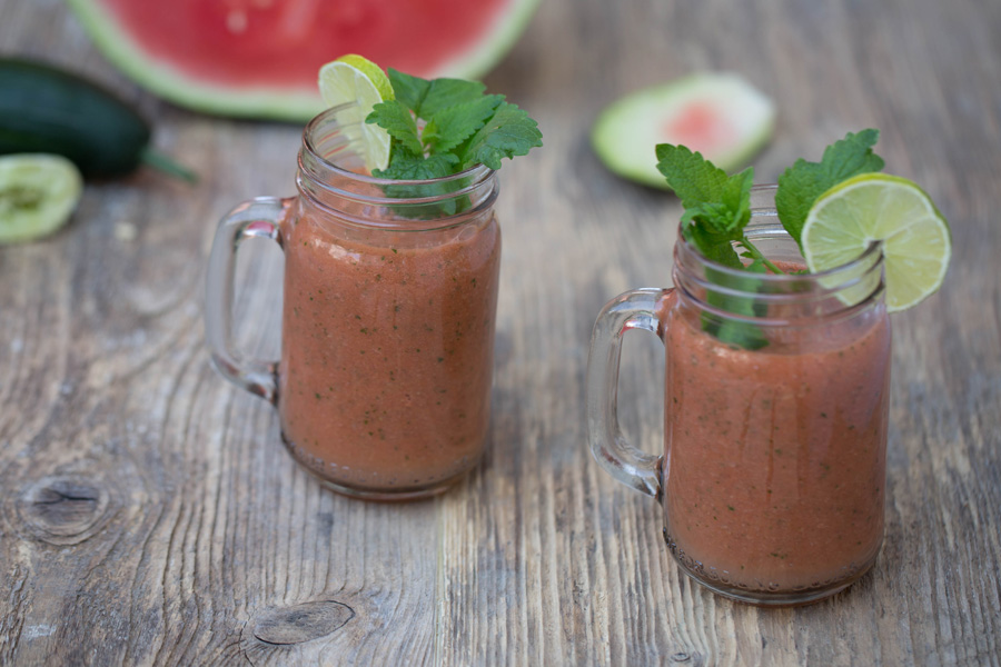 Melonen-Smoothie mit Gurke und Hanföl Melonen-Smoothie mit Gurke und Hanföl