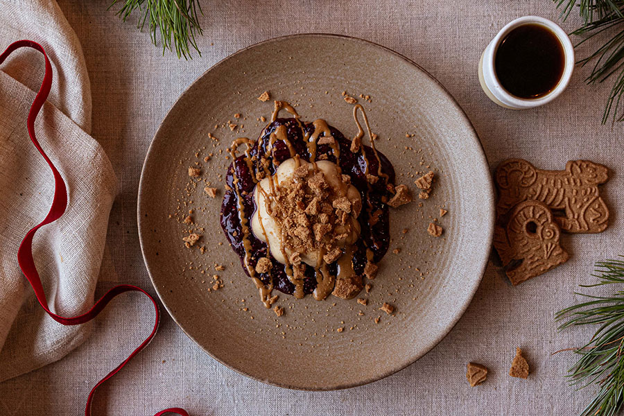 Spekulatius Panna Cotta mit Beerensauce Spekulatius Panna Cotta mit Beerensauce