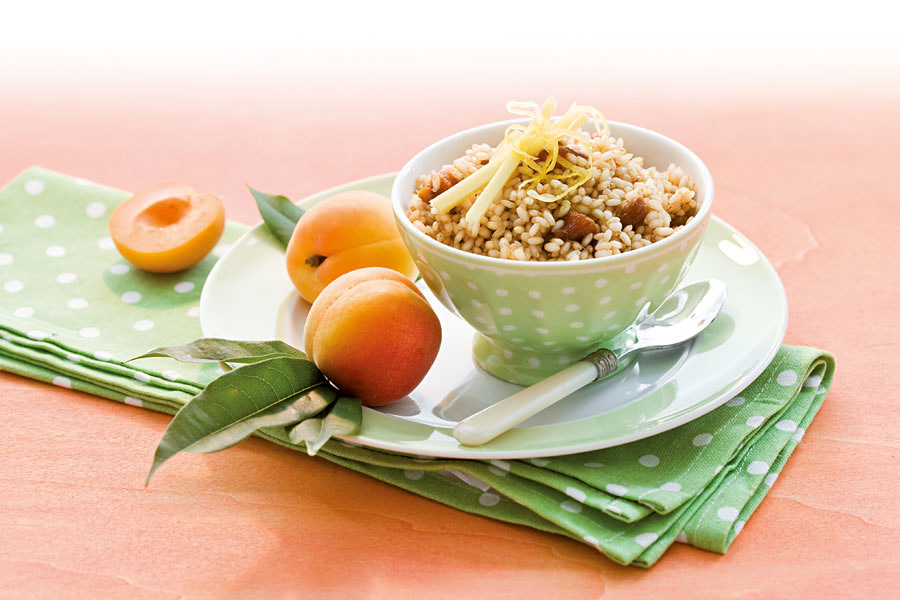 Süßer Reis mit Mandelmus und Aprikosen