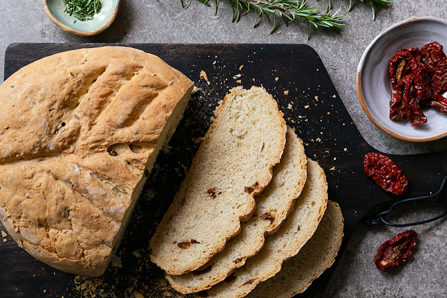 Veggie-Rezept: Tomatenbrot mit Rosmarin - Jedes Essen zählt