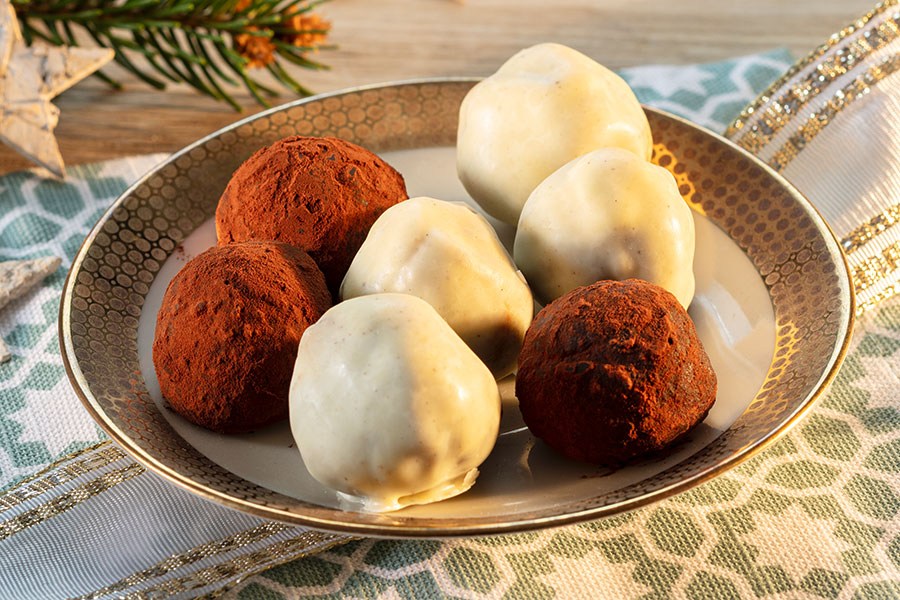 Aprikosen-Haselnuss-Pralinen Aprikosen-Haselnuss-Pralinen