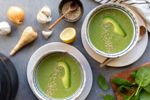 Basen-Brokkoli-Spinat-Suppe