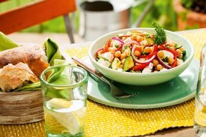 Kichererbsensalat mediterraner Art