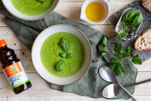 Suppe mit Kräutern