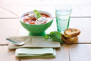 Reissuppe mit Ziegenkäse-Nocken