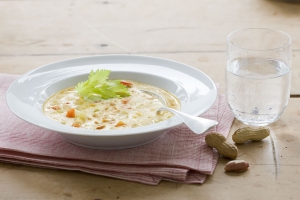 Erdnusssuppe, würzig